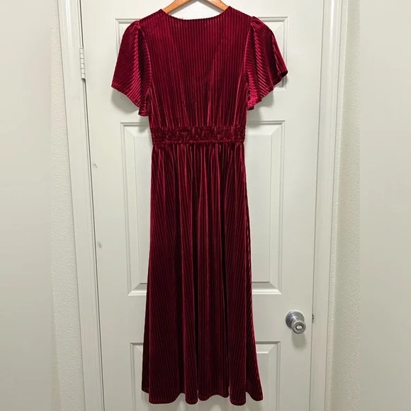 Red velvet dress - Picture 2 of 4